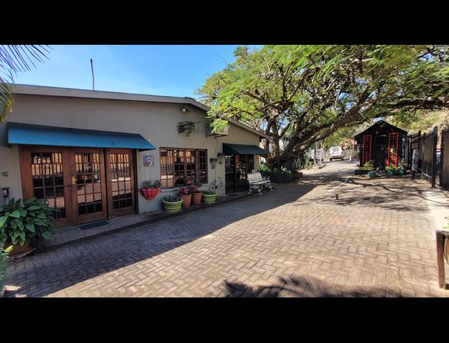 912M² GUESTHOUSE FOR SALE IN WEST ACRES